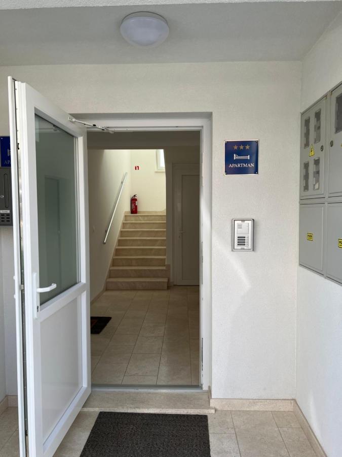 Apartment Sunrise With Private Parking Pula Extérieur photo